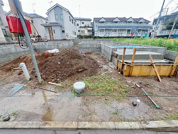 カースペースは1台駐車できます。車庫の出し入れのしやすさなど、実際に現地にてご確認ください。 