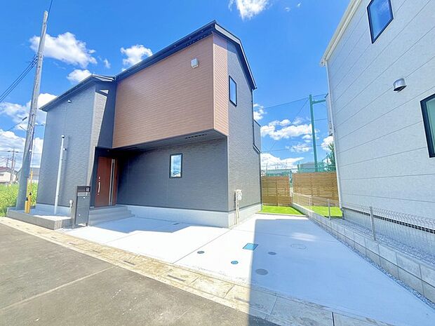 6m幅員の道路に面しておりお車の運転が苦手な方でも安心して出入りいただけます。