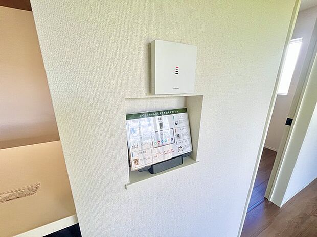 録画機能もあり、どのような人が何時に来訪されたのかが分かります。防犯上はもちろん、お届け物などの把握にも便利です。ライトが付いているので、夜間でも安心です。