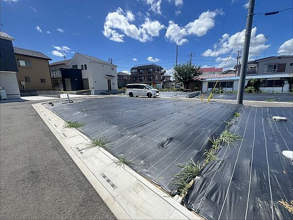 6m幅員の道路に面しておりお車の運転が苦手な方でも安心して出入りいただけます。