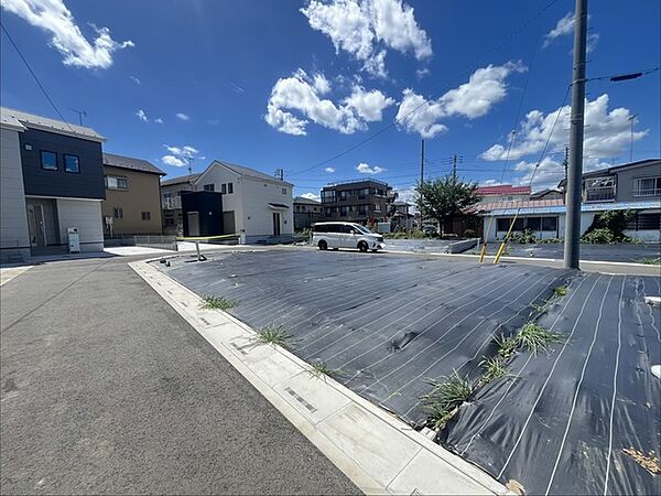 南道路に面しており日中もたくさんの陽が入ります。風通りや周辺環境など実際に現地にてご確認ください。