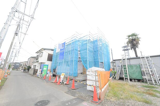 セカンドカーや来客時にも便利なカースペース2台分ございます。