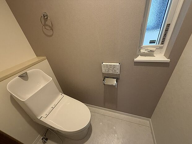 1.2階にそれぞれトレイがございます。朝の混雑時に分散して利用できるほか、ゲスト用としても使い分けることもできます。