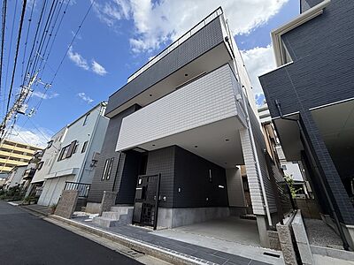 外観：戸建てが立ち並ぶ静かな住宅街。四季折々の移り変わりを感じながら自然と楽しみ、暮らす、そんな毎日を日々の中で感じられる住環境 