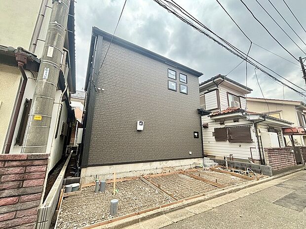ロジャース…約徒歩9分