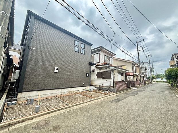 カースペースは1台駐車できます。車庫の出し入れのしやすさなど、実際に現地にてご確認ください。 