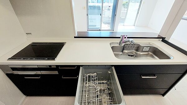 家事時間を短縮できる食洗器付き、毎日の負担を減らしてお料理を楽しめる嬉しい設備です。