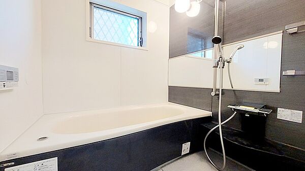 花粉や雨の日、寒い冬の時期に嬉しい浴室乾燥機。換気機能で入浴時に湿気を換気しカビの防止にもなります。