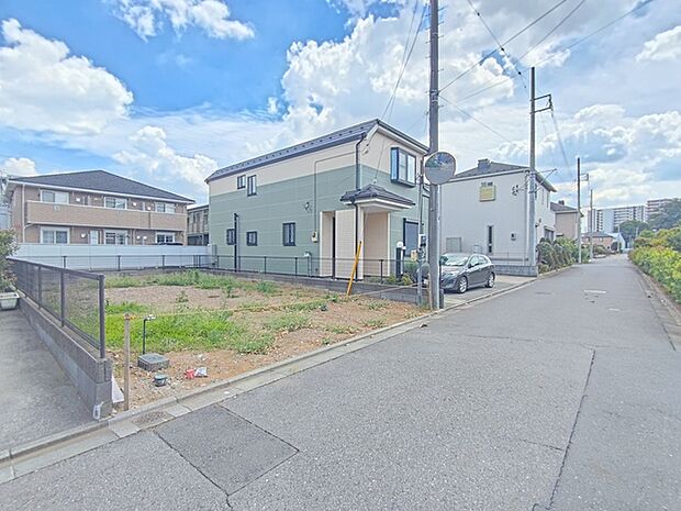 前面道路は周辺住民以外の交通が無く、安全で閑静な住環境が保たれやすい立地です。