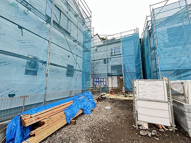 新しい建物が立ち並ぶ穏やかな現地です
