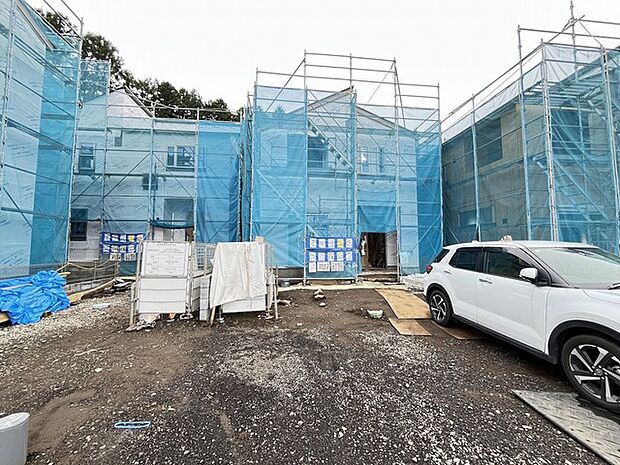 戸建てが立ち並ぶ静かな住宅街。四季折々の移り変わりを感じながら自然と楽しみ、暮らす、そんな毎日を日々の中で感じられる住環境