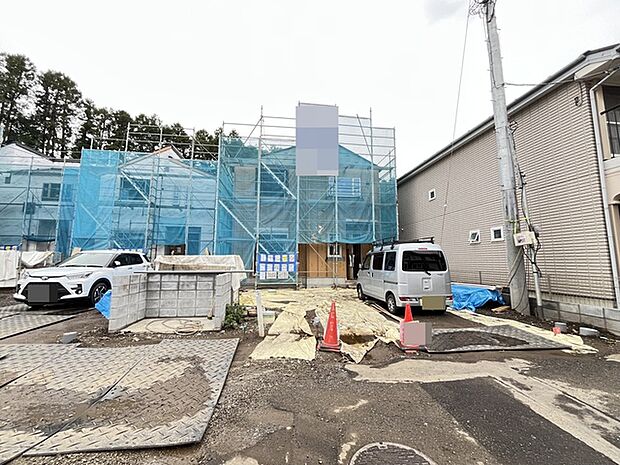 セカンドカーや来客時にも便利なカースペース3台分ございます。