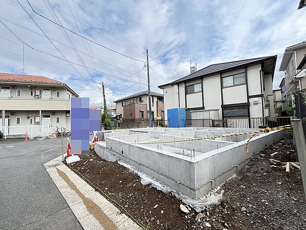 住まいづくりの構想が広がる、整然とした土地の広がりを感じる一枚です