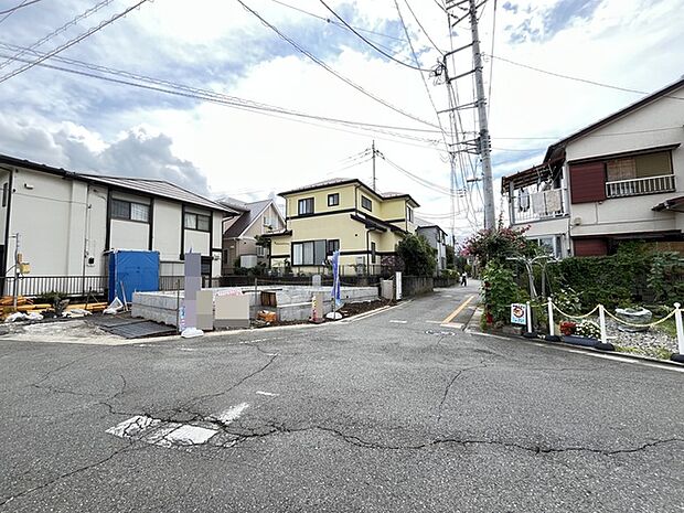 静かな環境に囲まれた、ほどよい距離感の街並み。毎日を穏やかに過ごせる安心感があります