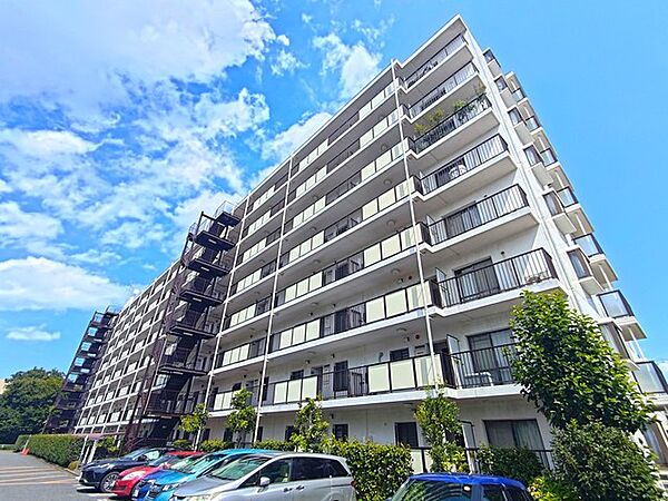 商業施設が徒歩圏内に充実、日々のお買い物も安心な環境です。
