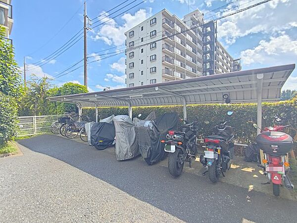敷地内にバイク置き場あり。