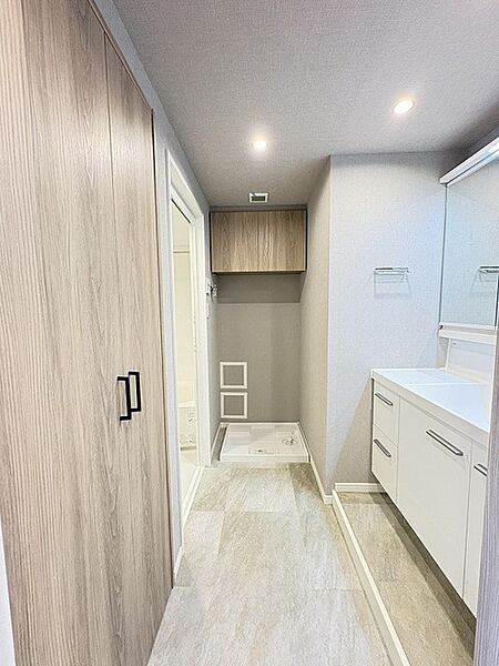 ゆとりの洗面スペースで朝の身支度もスムーズに行えます。