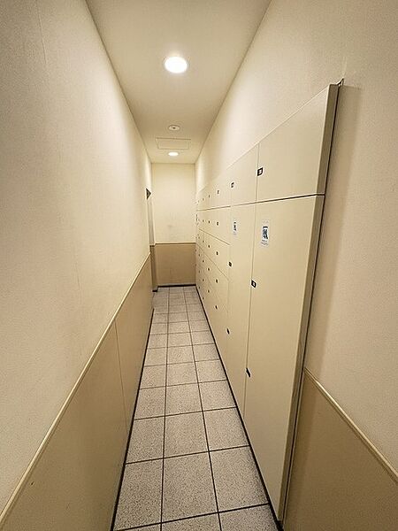 忙しい時に便利な宅配ボックス付き。