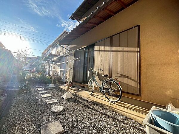 南側の戸建てならではのお庭スペース。様々な楽しみ方ができるプライベート空間。
