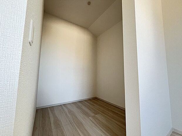 収納で悩む時間をなくしたい。家族の衣服が多くても頼もしいWIC（ウォークインクローゼット） 