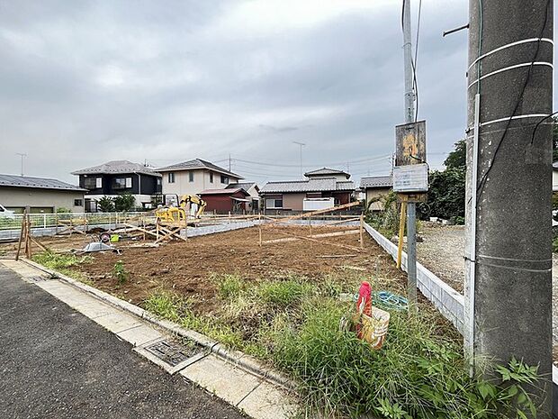 周囲との調和を保ちながら、理想の形を自由に追求できる広々とした土地です