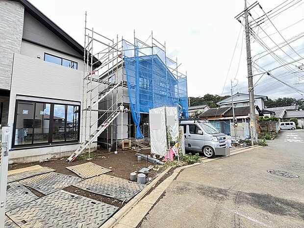 落ち着いた周辺環境に調和する新しい佇まいが形づくられていきます 