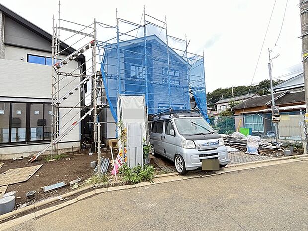 セカンドカーや来客時にも便利なカースペース2台分ございます。 