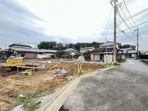 空の広がりを感じられる開放的な敷地です。周囲と調和する暮らしの舞台として、確かな一歩を刻めます