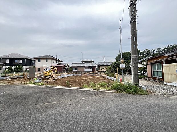 周囲の環境と調和する穏やかな立地で、自由な発想で理想の住まいを形にできる空間です