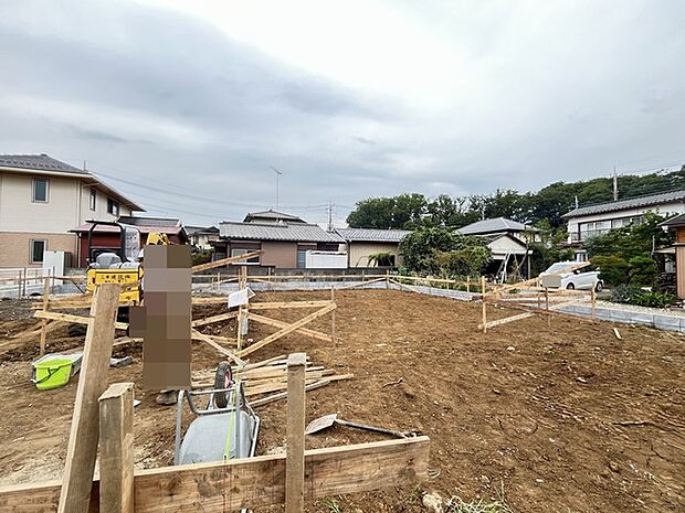 周囲に馴染む穏やかな立地。ここで始まる新たな物語を予感させる、整えられた素地が広がっています