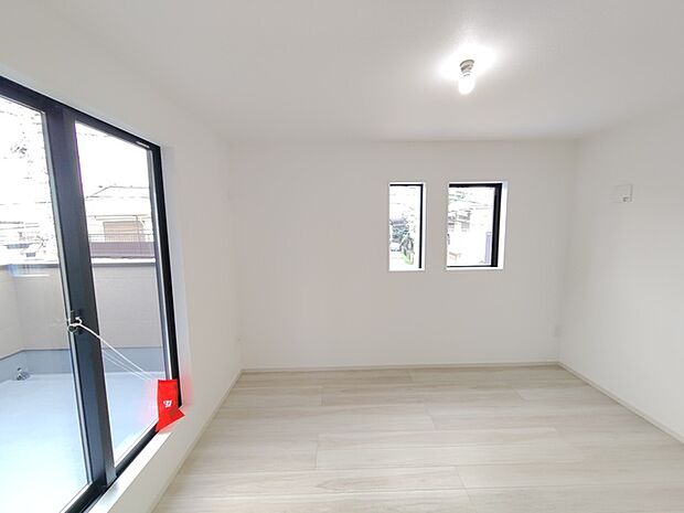 衣類の整理整頓に嬉しいクローゼット付きのお部屋。お子様のお部屋としても便利です。