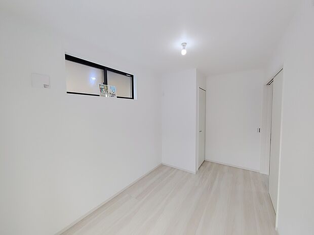 1階洋室:5.1帖 今からここを誰のお部屋にしようか、そんな洋室。大きさは5.1帖です。