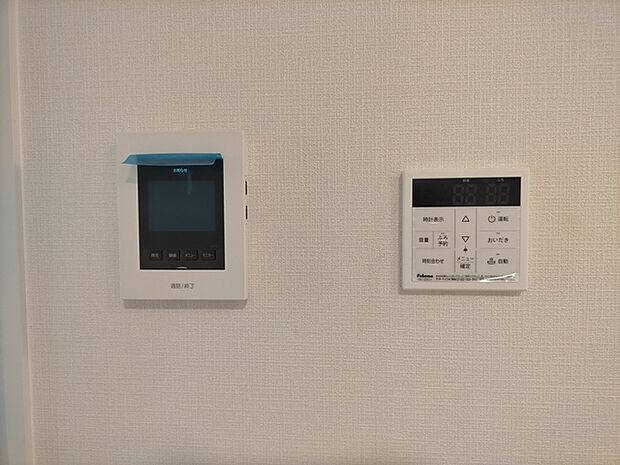 録画機能もあり、どのような人が何時に来訪されたのかが分かります。防犯上はもちろん、お届け物などの把握にも便利です。ライトが付いているので、夜間でも安心です。