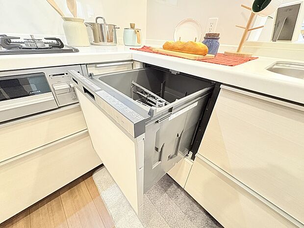 家事時間を短縮できる食洗機付き、毎日の負担を減らしてお料理を楽しめる嬉しい設備です。