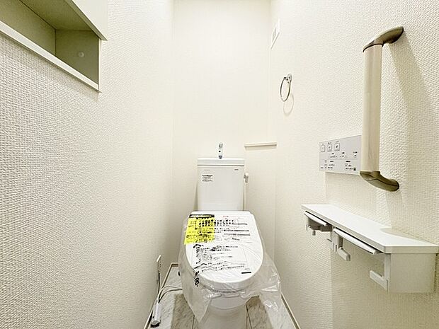 1.2階にそれぞれトレイがございます。朝の混雑時に分散して利用できるほか、ゲスト用としても使い分けることもできます。