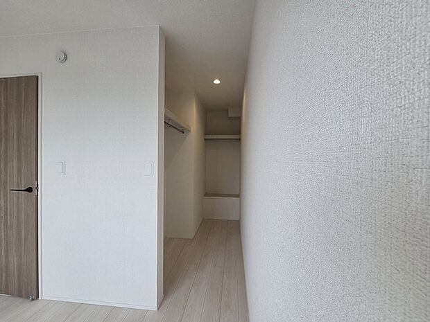 収納で悩む時間をなくしたい。家族の衣服が多くても頼もしいWIC(ウォークインクローゼット)