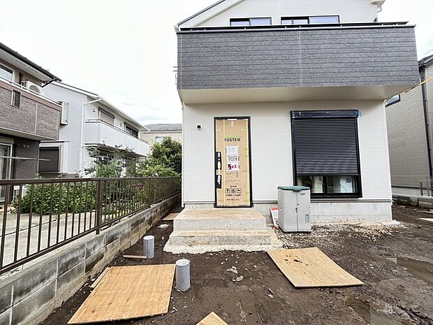 玄関はおうちの顔とも呼ばれる重要な場所！明るくスッキリと見える空間で住まう人を見送り、出迎えてくれます。 
