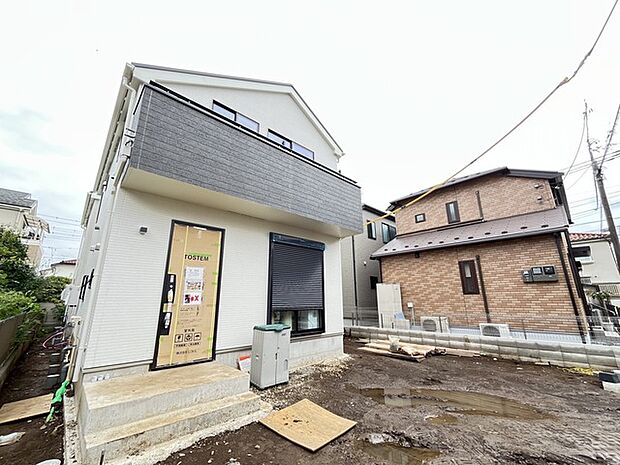 戸建てが立ち並ぶ静かな住宅街。四季折々の移り変わりを感じながら自然と楽しみ、暮らす、そんな毎日を日々の中で感じられる住環境 