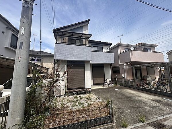 戸建てが立ち並ぶ静かな住宅街。四季折々の移り変わりを感じながら自然と楽しみ、暮らす、そんな毎日を日々の中で感じられる住環境