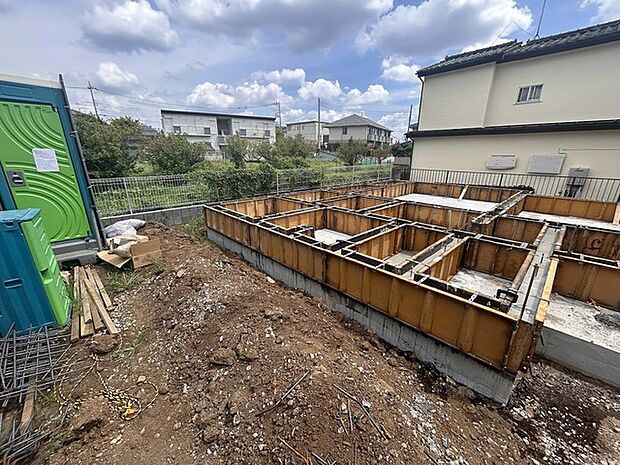 周辺は閑静な住宅街で暮らしやすい住環境です。
