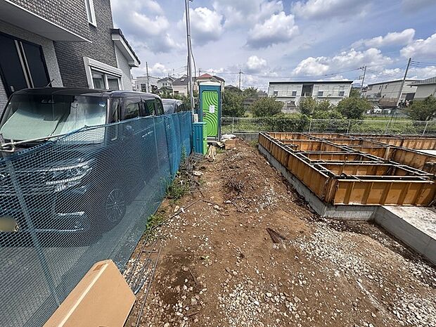 戸建てが立ち並ぶ静かな住宅街。四季折々の移り変わりを感じながら自然と楽しみ、暮らす、そんな毎日を日々の中で感じられる住環境