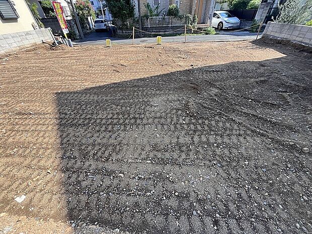 セカンドカーや来客時にも便利なカースペース3台分ございます。