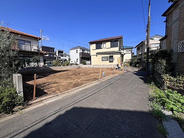 南道路に面しており日中もたくさんの陽が入ります。風通りや周辺環境など実際に現地にてご確認ください。