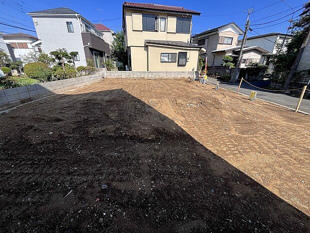 戸建てが立ち並ぶ静かな住宅街。四季折々の移り変わりを感じながら自然と楽しみ、暮らす、そんな毎日を日々の中で感じられる住環境