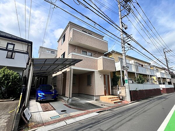 戸建てが立ち並ぶ静かな住宅街。四季折々の移り変わりを感じながら自然と楽しみ、暮らす、そんな毎日を日々の中で感じられる住環境