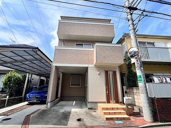 建物は築9年と築浅です。リフォーム工事完了は令和8年8月末予定です。