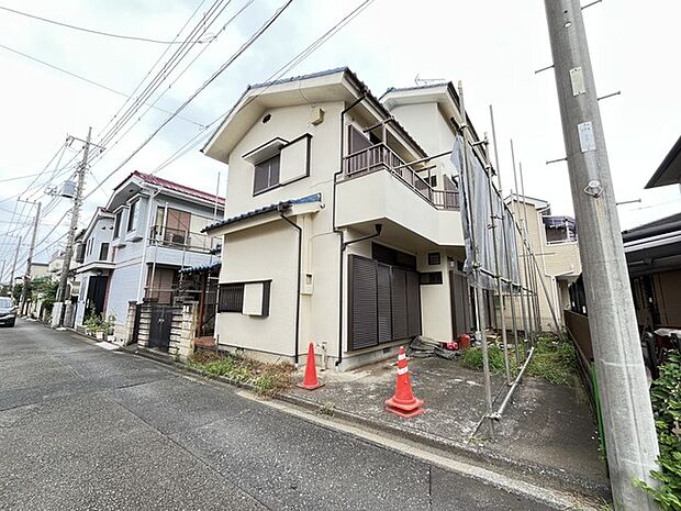 戸建てが立ち並ぶ静かな住宅街。四季折々の移り変わりを感じながら自然と楽しみ、暮らす、そんな毎日を日々の中で感じられる住環境