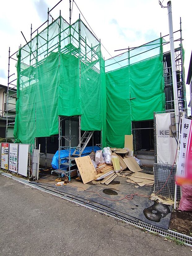 セカンドカーや来客時にも便利なカースペース2台分ございます。 