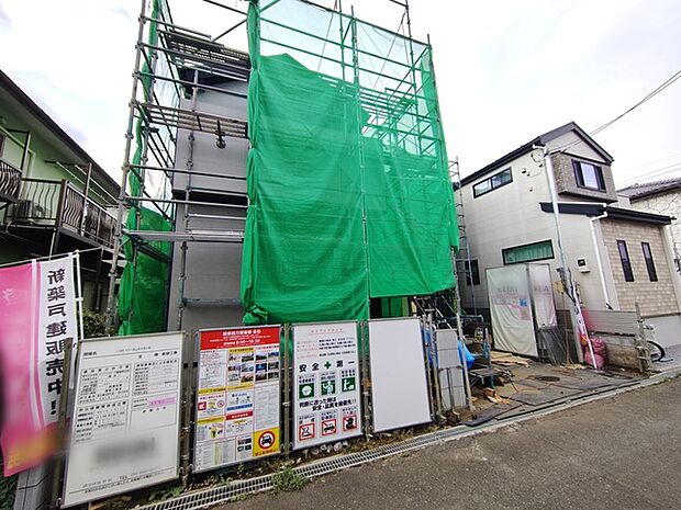 セカンドカーや来客時にも便利なカースペース2台分ございます。 