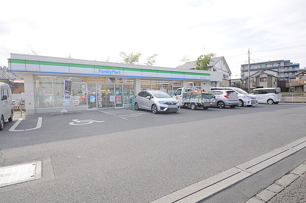 ファミリーマート東狭山ヶ丘一丁目店（500m）
